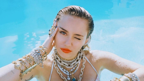 Miley Cyrus: Thành 'gái ngoan' nhờ tình yêu