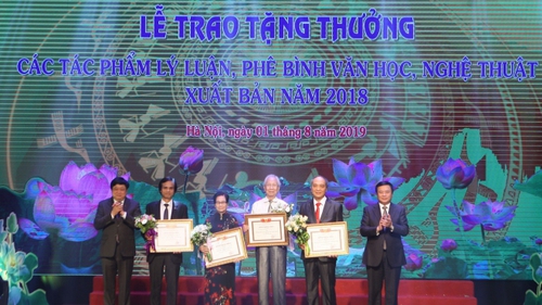 Ban Bí thư tặng thưởng các tác phẩm lý luận, phê bình văn học, nghệ thuật có giá trị lý luận và thực tiễn