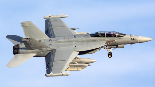 Mỹ thử nghiệm máy bay chiến đấu không người lái do máy bay khác điều khiển