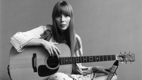 Ca khúc 'Big Yellow Taxi' của Joni Mitchell: 'Không biết mình có gì cho tới khi mất nó'