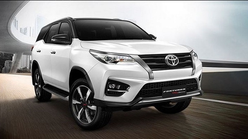 Khách chờ giảm phí trước bạ, 'thánh' Fortuner ưu đãi kép