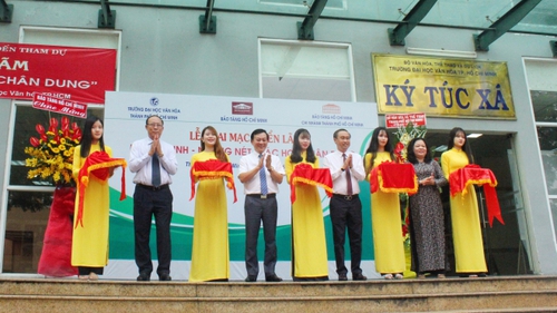 Khai mạc triển lãm chuyên đề 'Hồ Chí Minh - Những nét phác họa chân dung'