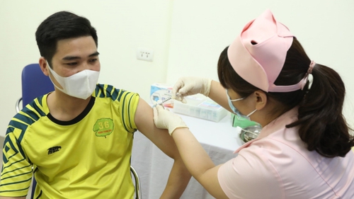 Thêm 15 người tiêm thử nghiệm vaccine COVIVAC phòng Covid-19