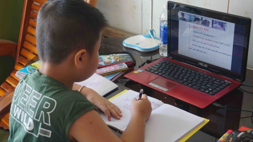 Gần 700.000 học sinh tại TP HCM bắt đầu năm học 2021-2022