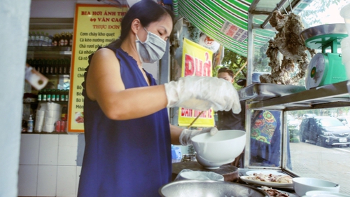 Nhiều hộ kinh doanh Hà Nội vui mừng khi được hoạt động trở lại