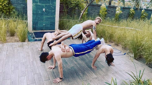 Khoảnh khắc khoe hình thể của dàn sao nam 'Running Man Vietnam 2021'