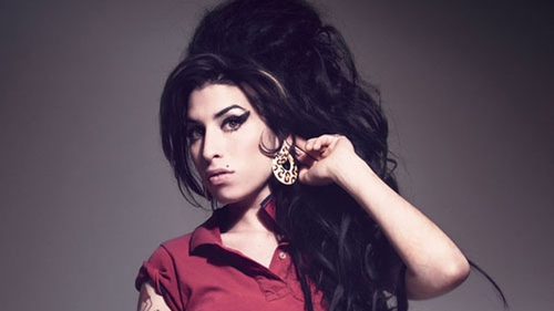 Đấu giá hơn 800 kỷ vật của nữ danh ca bạc mệnh Amy Winehouse