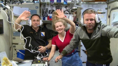 Các nhà làm phim Nga trở về an toàn sau khi quay trên trạm vũ trụ
