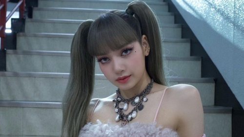 Lisa Blackpink lập kỷ lục trên BXH của Anh