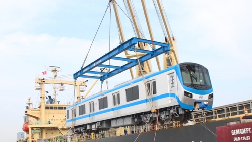 Thêm 4 đoàn tàu tuyến metro số 1 Bến Thành – Suối Tiên được vận chuyển về Việt Nam