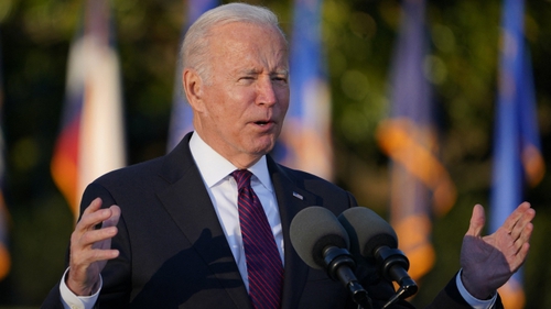 Tổng thống Mỹ cảnh báo biến thể Omicron bắt đầu lây lan nhanh hơn