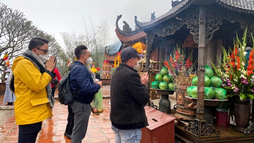 Thư gửi robot Citizen: 'Tháng Giêng ngon như một cặp môi gần'…