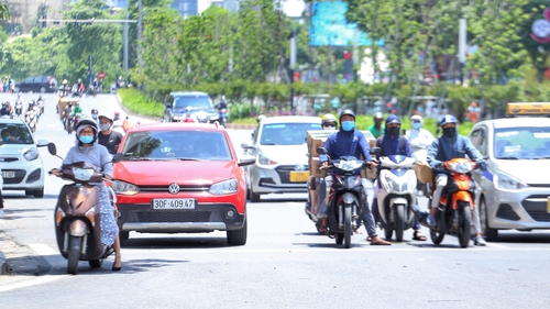 Nắng nóng diện rộng tiếp tục diễn ra tại miền Bắc và miền Trung