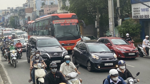 Giao thông Tp. Hồ Chí Minh 'căng thẳng' trong chiều 29/4