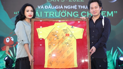 Đấu giá nghệ thuật 'Vì mái trường cho em': Cuộc đua 'nghẹt thở' vì lòng nhân ái