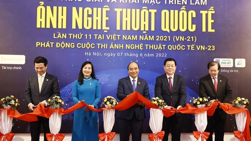 Chủ tịch nước dự triển lãm Ảnh nghệ thuật Quốc tế lần thứ 11 tại Việt Nam năm 2021