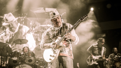 Carlos Santana - Phá vỡ mọi ranh giới rock