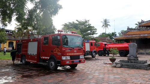 Khống chế đám cháy tại khuôn viên Quốc Tử Giám, Huế