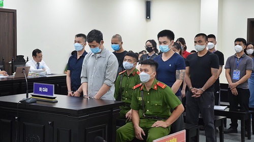10 bị cáo trong vụ 'bay, lắc' tại Bệnh viện Tâm thần Trung ương 1 ra hầu tòa