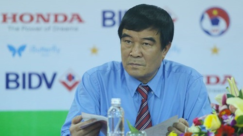 Ông Nguyễn Xuân Gụ nói gì khi từ chức, tự truyện Lê Công Vinh có thể bị thu hồi