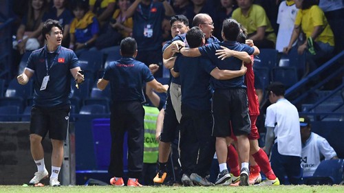 VIDEO Thái Lan 0-1 Việt Nam: HLV Park Hang Seo từ nuối tiếc đến vỡ òa sung sướng