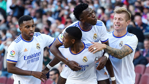 Real Madrid đã phủ trắng Camp Nou