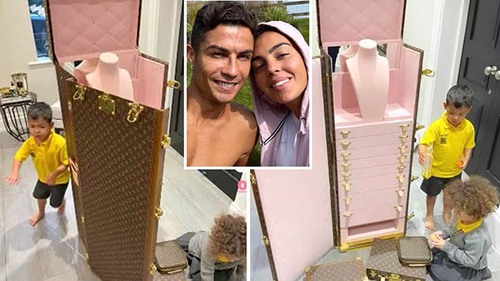 Ronaldo 'ghi bàn' siêu xịn với bạn gái