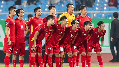 Người quan sát: Ta về ta tắm ao ta