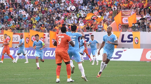 Gian nan tìm đường ra cho V-League