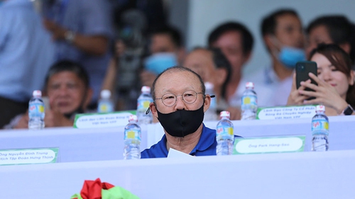 HLV Park Hang Seo chưa kịp mừng đã lo