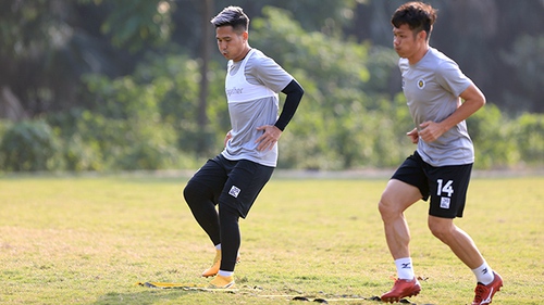 Quốc Long cạnh tranh vị trí với các đàn em ở Hà Nội FC