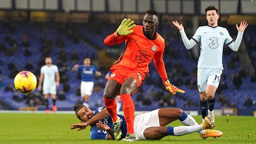 Chelsea: Trở về mặt đất ở Goodison Park