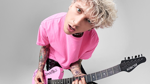 Machine Gun Kelly giành quán quân đầu tiên trên Billboard 200