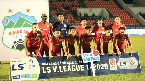 Bầu Đức khiến cầu thủ HAGL khó xử