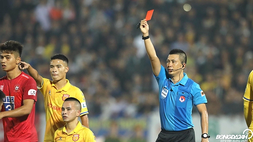 DNH Nam Định khổ sở với trọng tài