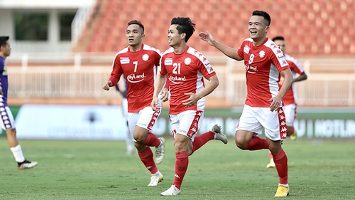 Covid-19 trao cơ hội, tiền đạo nội từ chối