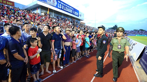 BTC sân Hà Tĩnh cam kết không tái diễn 'vỡ sân'
