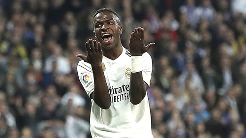 Real đang đặt lên vai Vinicius hòn đá tảng
