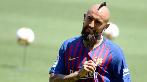 Arturo Vidal gia nhập Barca: Rồi người Barca sẽ yêu 'Vua Arturo'!