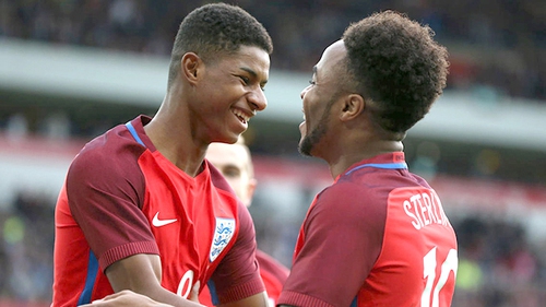 Nhìn Rashford ghi bàn mà ngán ngẩm cho Sterling