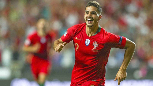 Andre Silva khiến người Italy nhận quả báo