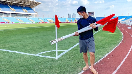 Người quan sát: Cái sân quốc gia...