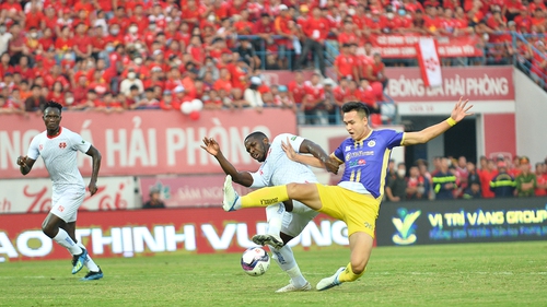 Bản quyền V-League: Khi 'con gà đẻ trứng vàng' được đánh thức