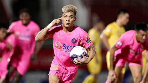 Kỳ lạ V-League…