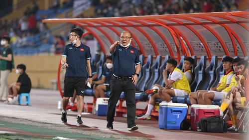 HLV Park Hang Seo 'hâm nóng' AFF Cup!