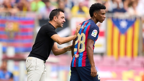Barcelona: Xavi và bài toán quay vòng lực lượng