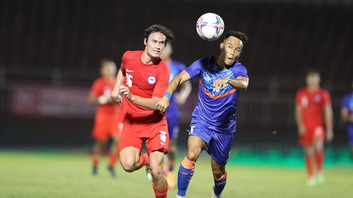 Bóng lăn tuần qua: Đá với... Ấn Độ