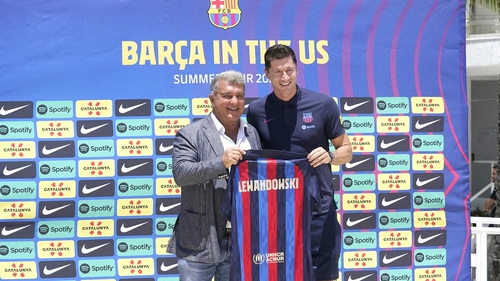 Mùa Hè khó hiểu của Barcelona