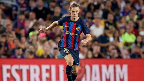 Barcelona: Tiếng thở dài của De Jong