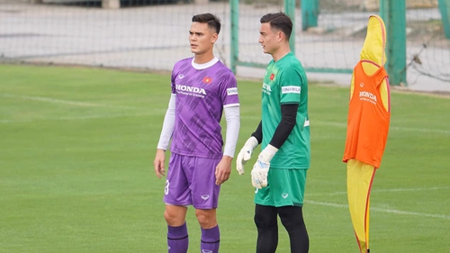 Tuyển Việt Nam cần thêm những Văn Lâm, Schmidt